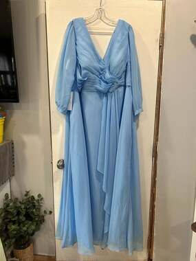 Sunnderly Baby Blue Chiffon V-Neck Long Sleeve Formal Evening Gown